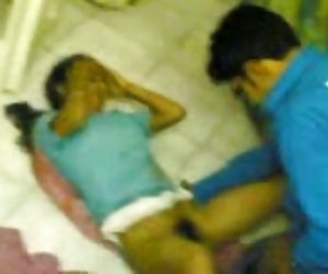 Деси човек тайно записва си ебава с bhabhi