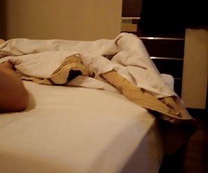 Корейски момиче прецака в хотел
